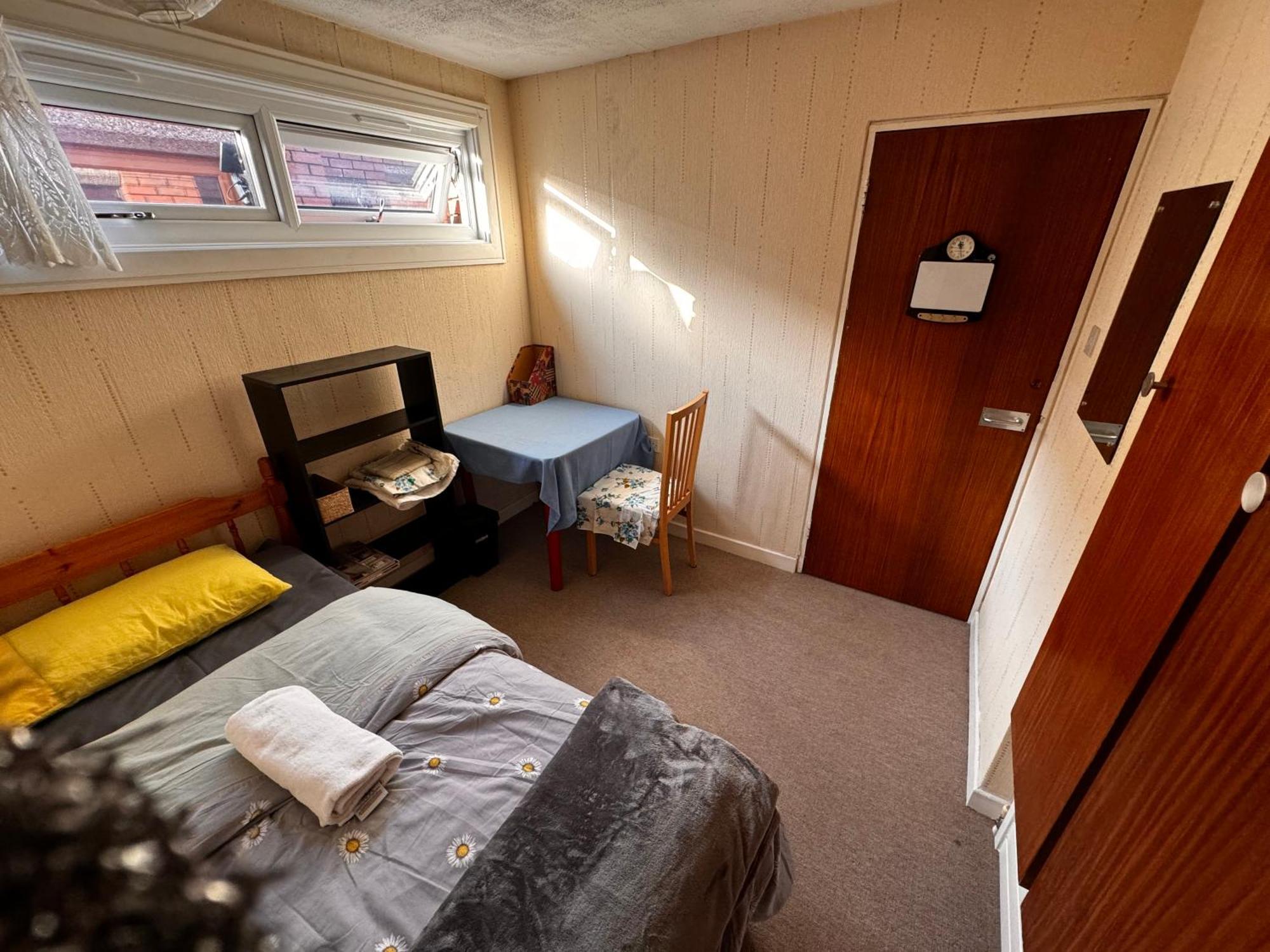 Double Room Best Location Near Shopping Center & Free Parking โคเวนทรี ภายนอก รูปภาพ